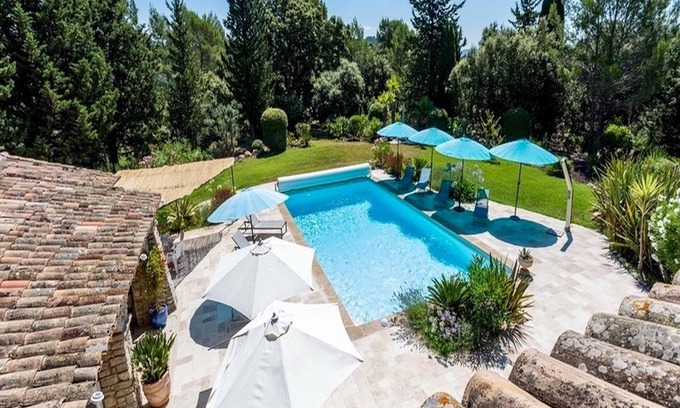 Taradeau House | Homerez - House for 10 ppl. with swimming-pool, garden and terrace at Taradeau
