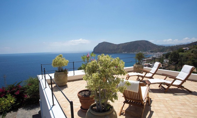 Canneto House | Homerez - House in Lipari sea view