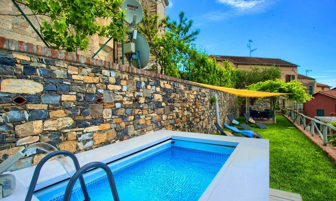 Diano San Pietro House | Homerez - House for 4 ppl. with swimming-pool and terrace at Diano San Pietro