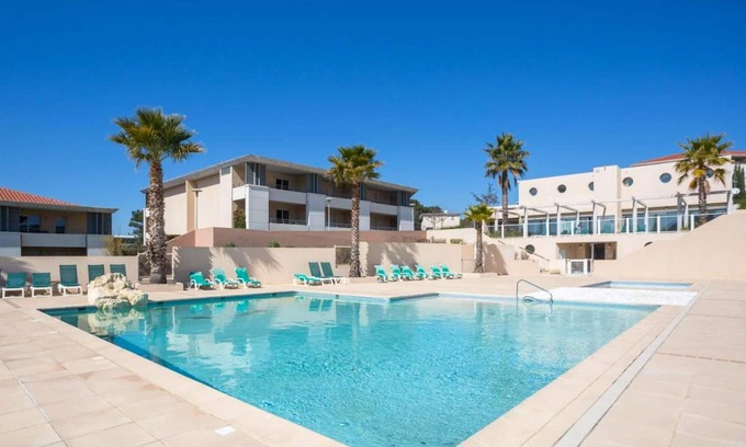 La Bouverie Apartment | Homerez - Nice appartement 6 km away from the beach for 6 ppl. with shared pool