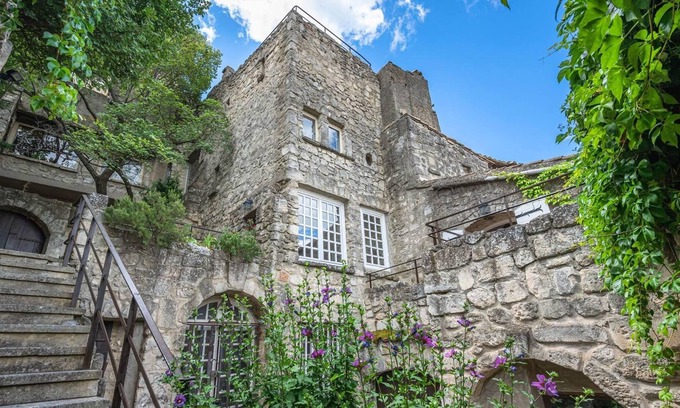 Les Baux-de-Provence Apartment | Homerez - Nice appartement for 4 ppl. with terrace at Les Baux-de-Provence