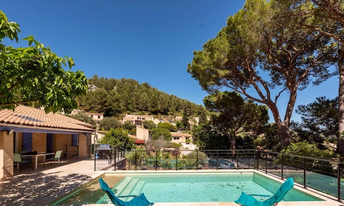 Auriol House | Homerez - Nice house for 8 ppl. with swimming-pool, garden and terrace at Auriol