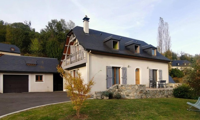 Arras-en-Lavedan House | Homerez - Spacious house for 7 ppl. with terrace and balcony at Arras-en-Lavedan