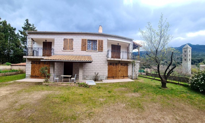Carbini House | Homerez - Spacious house for 6 ppl. with jacuzzi, garden and terrace at Carbini