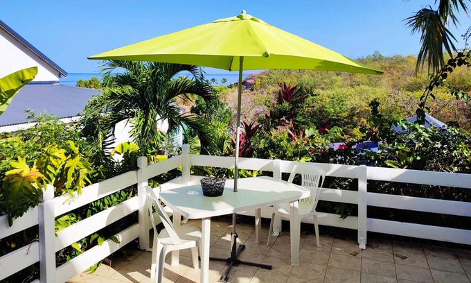 Marigot Apartment | Homerez - Studio 1 km away from the beach for 2 ppl. with sea view at Marigot