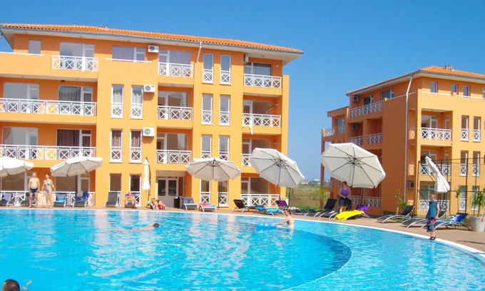 Tankovo Apartment | Homerez - Studio 3 km away from the beach for 2 ppl. with shared pool at Tankovo