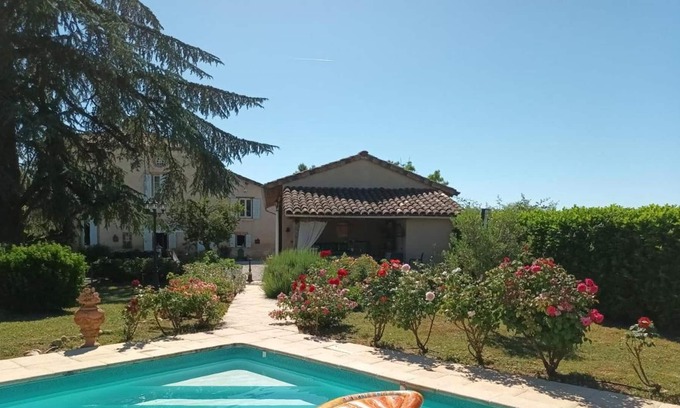 Lisle-sur-Tarn Villa | Homerez - Villa for 4 ppl. with swimming-pool and terrace at Lisle-sur-Tarn