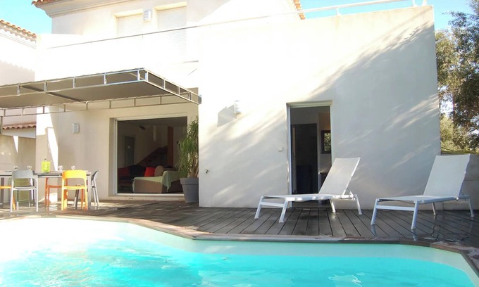 Monticello Villa | Homerez - Villa with Pool & Garden in Monticello