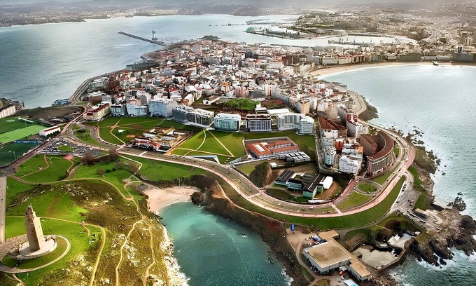 La Coruna Apartment | Homerez - Well-equipped Apt in A Coruña