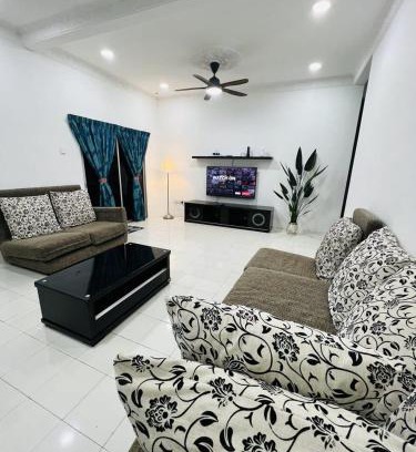 Kampung Pantai Batu Hitam House | Homestay Black Stone Kuantan