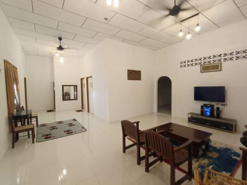 Kampung Mawar House | Homestay Mahsuri