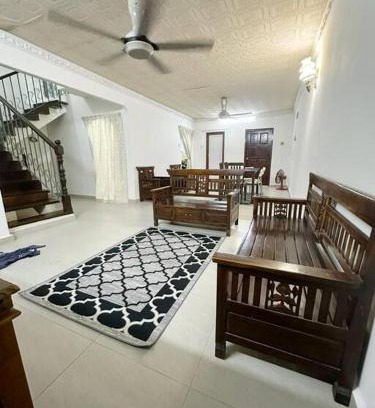 Seri Kembangan House | Homestay Serdang UPM MAEPS MARDI IOI CITY MALL