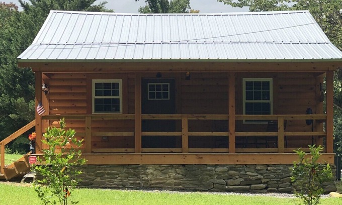 Cosby Cabin | HOMESTEAD is a completely remodeled cabin just minutes from Gatlinburg.