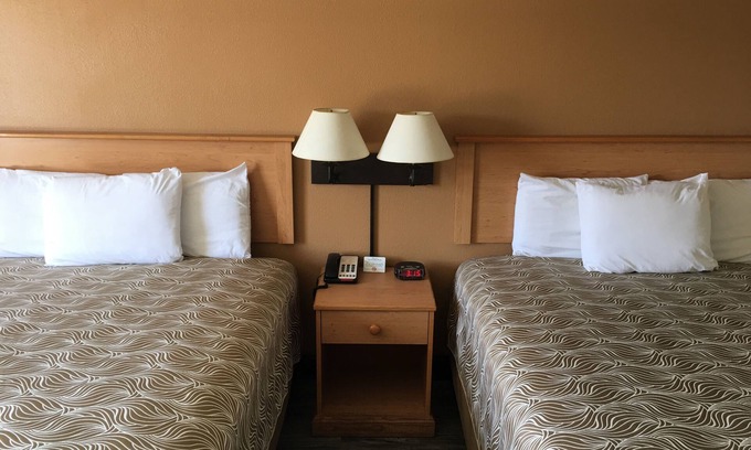 Soddy-Daisy Hotel | Hometown Inn Soddy Daisy