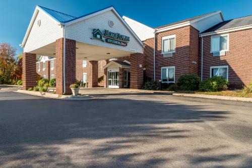 Okemos Hotel | HomeTowne Studios by Red Roof East Lansing - Okemos