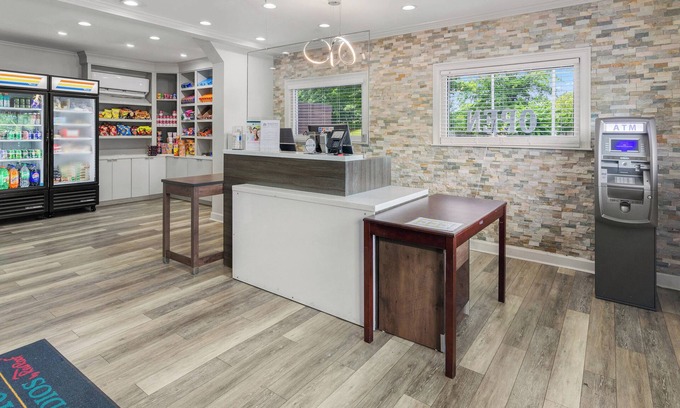 Charlotte Hotel | HomeTowne Studios & Suites by Red Roof Charlotte - Ballantyne