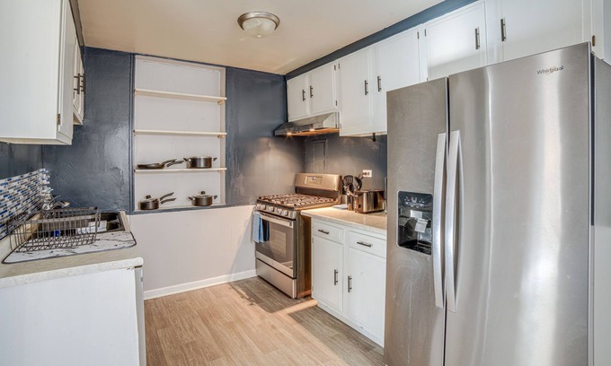 Homewood House | Homewood Home ~ 1 Mi to Metra Station!