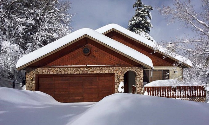 Upper Moonridge House | Homey Big Bear Mountain Retreat Family and Pet Friendly