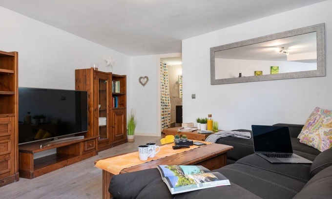 Alcanada Apartment | Homey "Casa Lyon" Very Close to the Sea, AC, WiFi