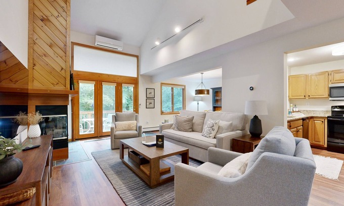 Lincoln Condo | Homey Mountain Retreat: close to skiing and all season outdoor adventures
