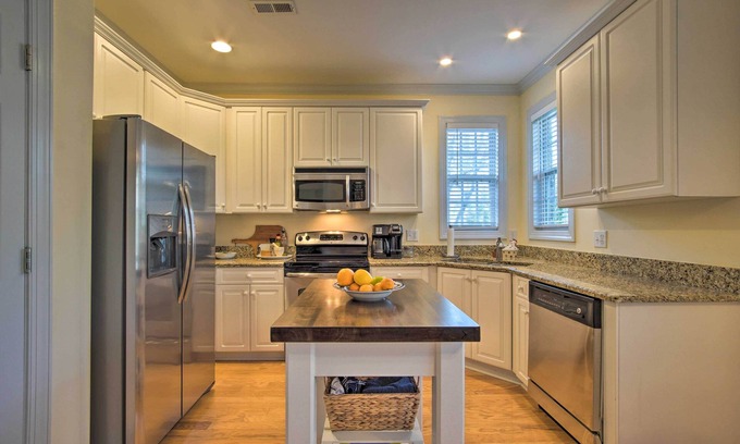 St. James House | Homey Southport Retreat ~ 8 Mi to Downtown!