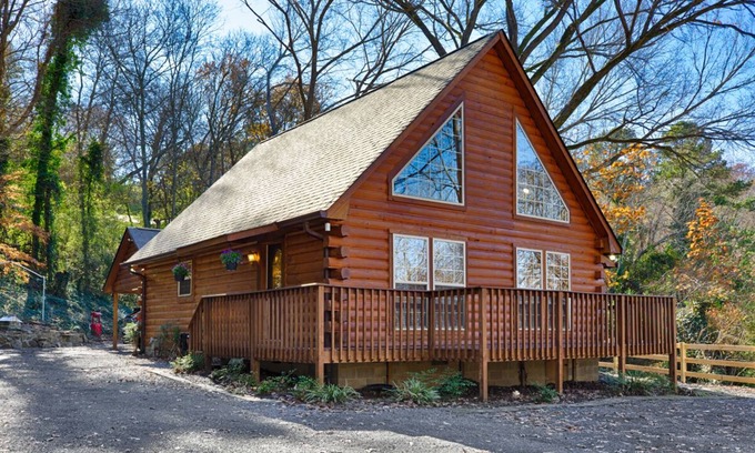Guntersville Cabin | Honey Bear Lane - Log Cabin - Lake Guntersville, AL - Near Sunset Beach