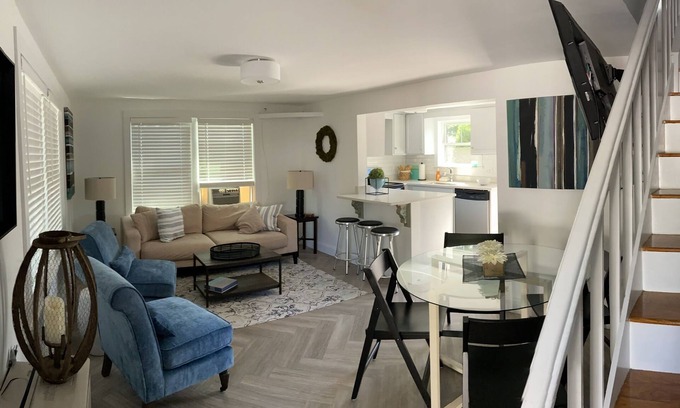 Ogunquit House | HONEY BEE, The Hive Vacation Getaway