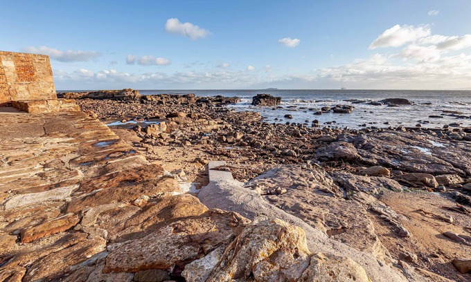 Cellardyke Cottage | Honeybee Cottage- stunning home on Fife coast