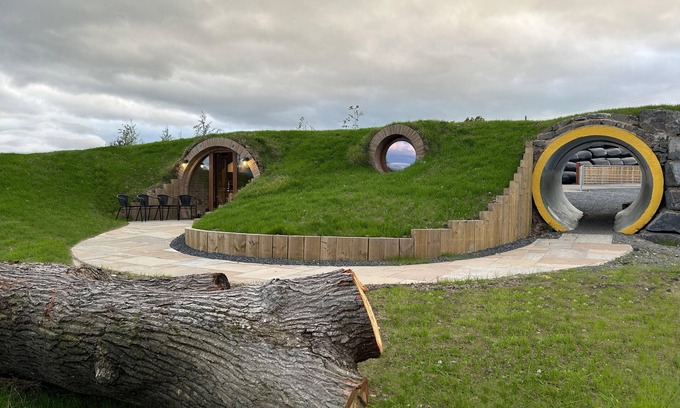 Llansantffraid-ym-Mechain Cottage | Honeybee Home - a hobbit hut that sleeps 4 guests in 2 bedrooms