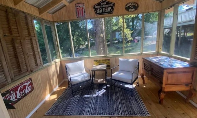 Laurel House | Honeycomb Hideout: Steps from Historic Downtown