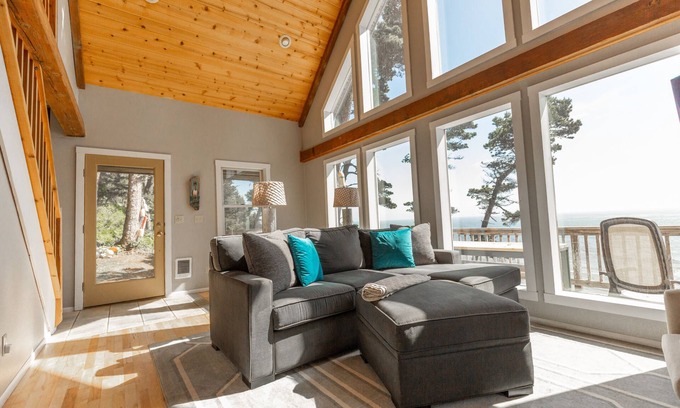 Gold Beach House | Honeymoon Cove at Crook Point