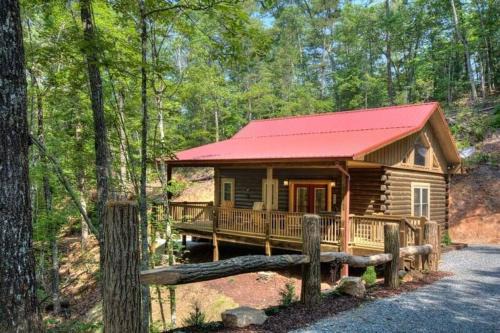Bryson City House | Honeymoon Getaway in woods near NOC and Smoky Mtn RR