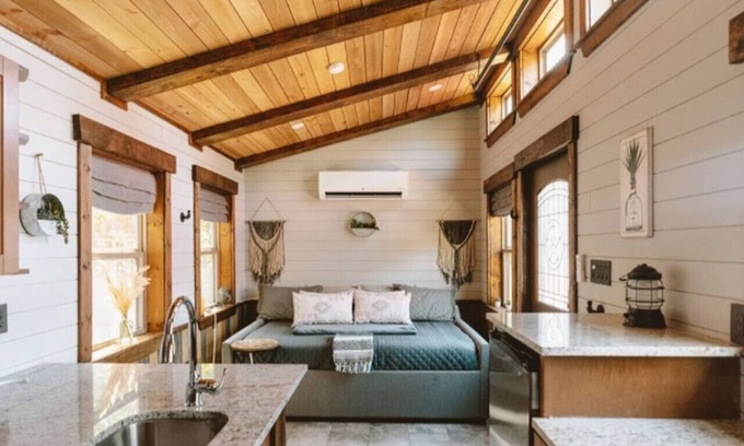 Cottonwood House | Honeymoon Suite: Stylish Retreat + Wine Tasting