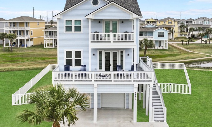 Red Fish Cove House | HONEYSUCKLE BLUE 6-min walk to beach - a retreat in Pointe West, Galveston