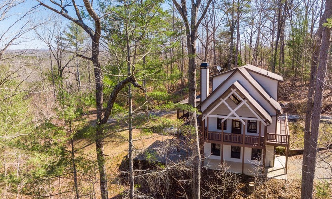 Ellijay Cabin | Honeysuckle Hideaway: Mountain View Leisure Lodge