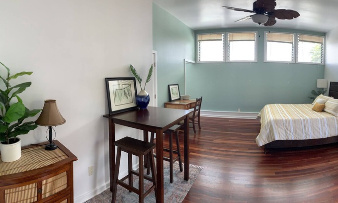 Paukaa Apartment | Honoli’i beach cottage, very roomy, in a charming neighborhood.