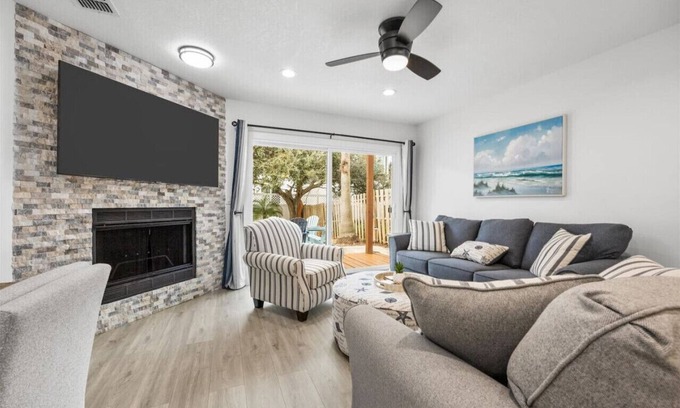 Jacksonville Beach House | Honu Hut*2 Blocks to Ocean
