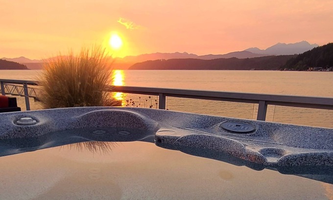 Union House | Hood Canal Resort - Walls of Glass Vacation Rental