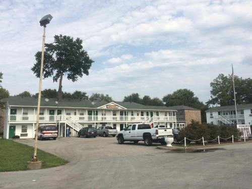 Jeffersonville Hotel | Hoosier Travel Lodge
