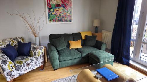 Bonnington Apartment | Hopetoun Apartment with free parking