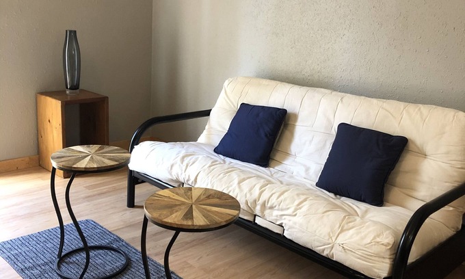 Coram Apartment | Hoppers Neck Of The Woods (4)