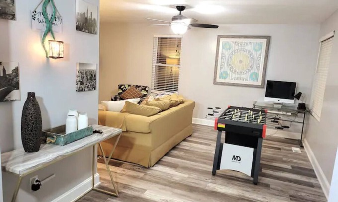Bethlehem House | Horizon Lake Villa, chic and modern.