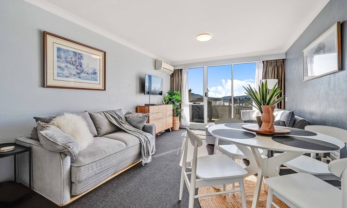 Jindabyne Apartment | Horizons 306 - Deluxe Lake Front Studio l Pool l Tennis l WiFi l BBQ