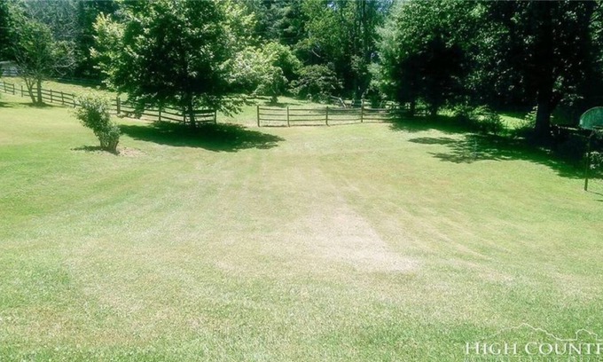 Glade Valley House | Horse Friendly Setting , Convenient to Old Beau Golfing & the Blue Ridge Pwy