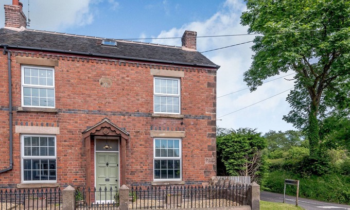 Rushton Spencer Cottage | HORSE SHOE COTTAGE, pet friendly, character holiday cottage in Leek