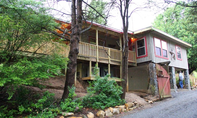 Clyde House | Horse Shoe Cottage