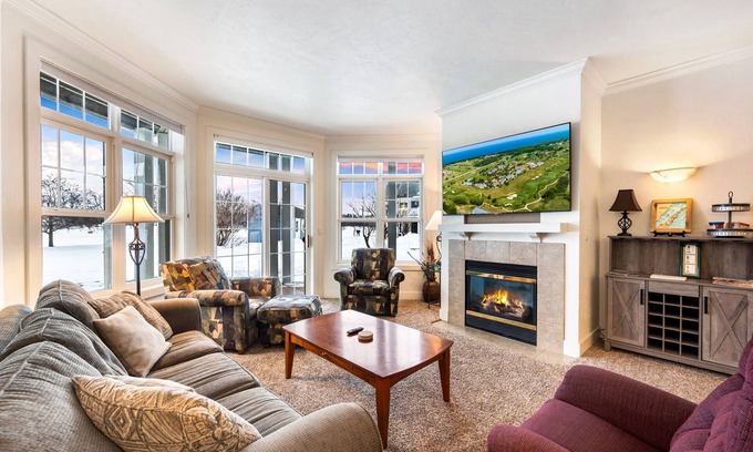 Egg Harbor Condo | Horseshoe Bay Club Cottage #3-Inclusive Golf Course and Club Access!