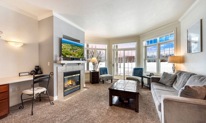 Egg Harbor Condo | Horseshoe Bay Club Cottage #1-Inclusive Golf Course and Club Access!
