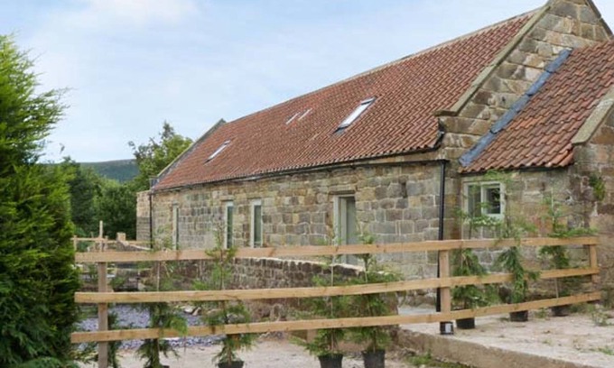 Great Broughton Cottage | HORSESHOE COTTAGE, pet friendly, with a garden in Great Ayton