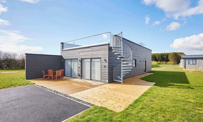 Pickering Ski Chalet | Host & Stay | Dalby Lodge